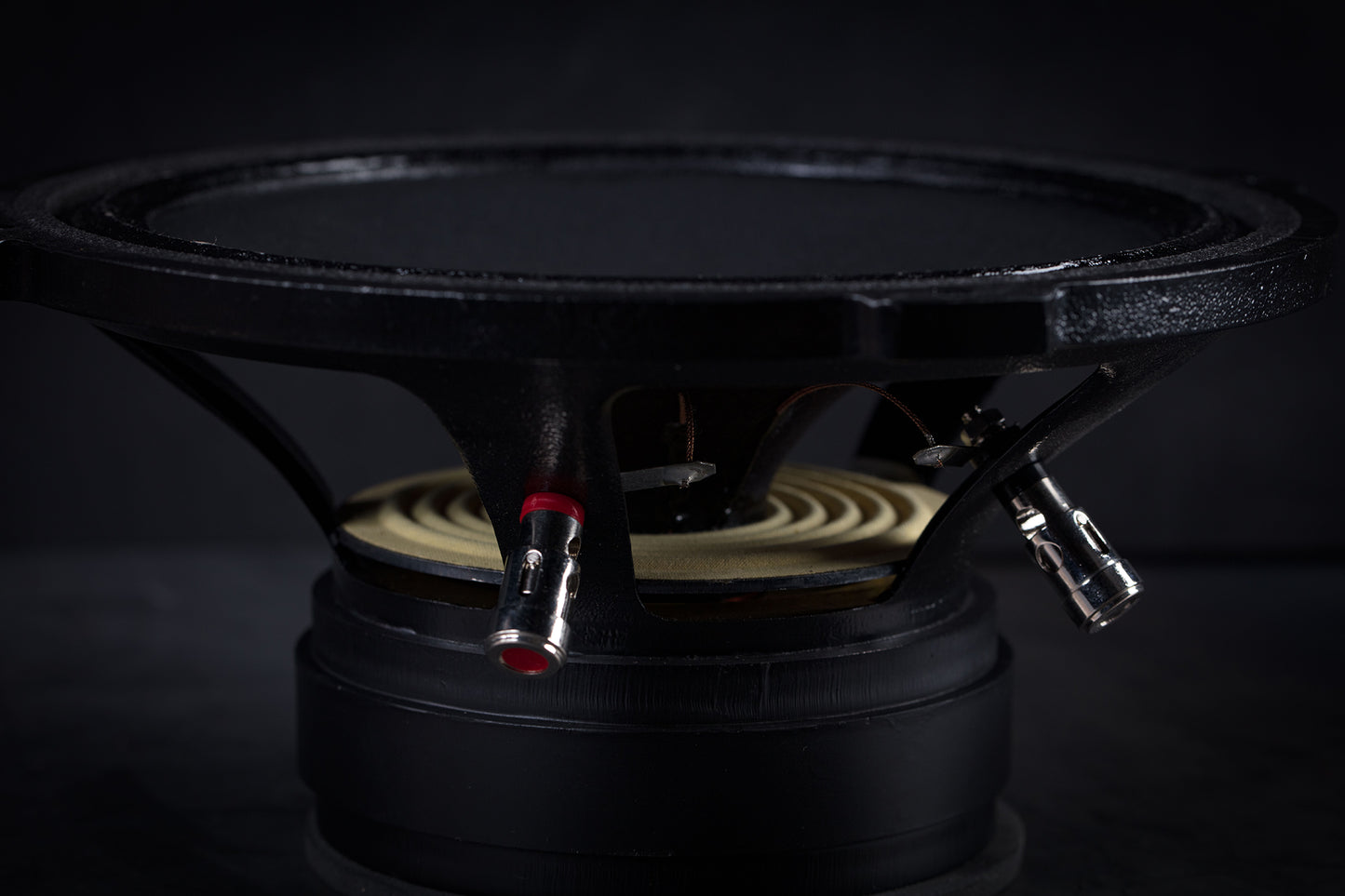 215 GMF Tieftöner 40W / 96dB / 8 Ohm